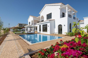 Maison Privee - Fully Upgraded Signature Villa on Palm Jumierah w Private Beach & Pool